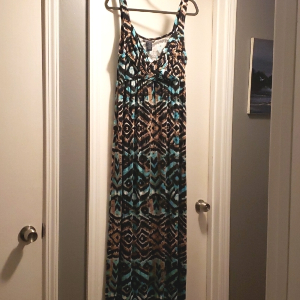 Chelsea & Theodore Maxi Dress.             💚🩵🩷